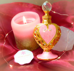 otevírá srdce, hladí tělo i duši, láskyplné objetí růže a lípy